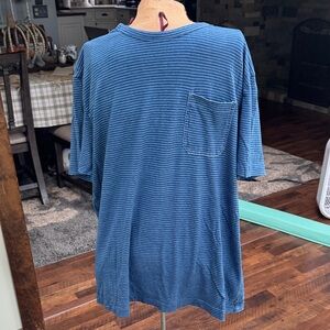 Banana Republic Men's Blue Striped Tee
